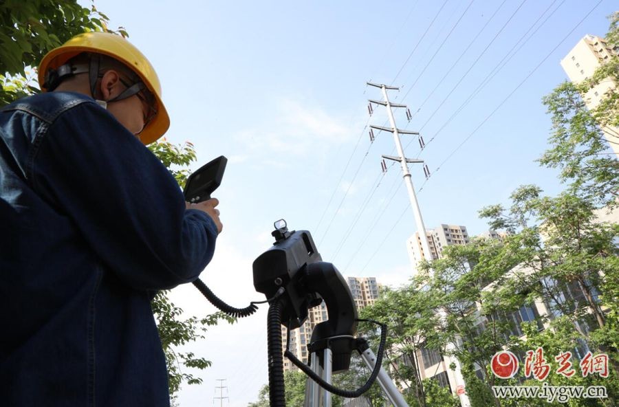國網西咸供電“激光炮”遠程清異物 除患再添新利器 國網西咸供電“激光炮”遠程清異物 除患再添新利器