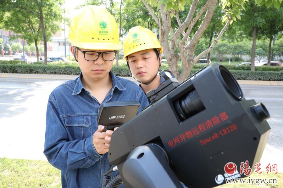 國網西咸供電“激光炮”遠程清異物 除患再添新利器 國網西咸供電“激光炮”遠程清異物 除患再添新利器