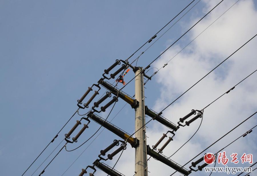國網西咸供電“激光炮”遠程清異物 除患再添新利器 國網西咸供電“激光炮”遠程清異物 除患再添新利器