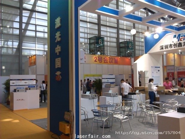 創(chuàng)業(yè)板上市公司金運(yùn)激光的激光雕塑產(chǎn)品，先用繡花技術(shù)弄好再根據(jù)激光打印出來的，主要用于婚紗和高檔服飾。