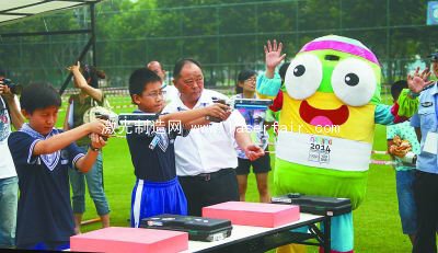 青奧會現代五項體育啟蒙活動演練現場。本報記者  馮芃攝