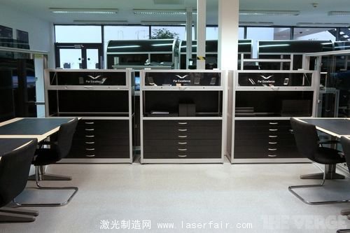 一探Vertu總部究竟：最奢侈的手機是怎么造出來的？